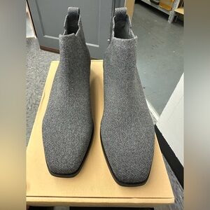 Vivaia boots size US 8.5/M